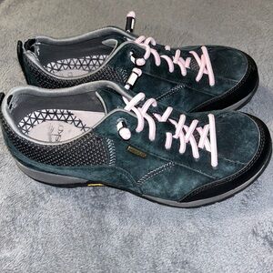 Dansko Paisley Womens 37 Black Suede Waterproof Vibram Sneakers Shoes 4350470294